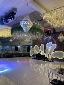Nişan organizasyonu için Beyazgül salon dekorasyonu